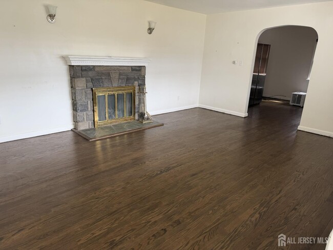 Photo - 2729 Woodbridge Ave