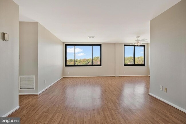 Photo - 3450 Toledo Terrace Unidad 709