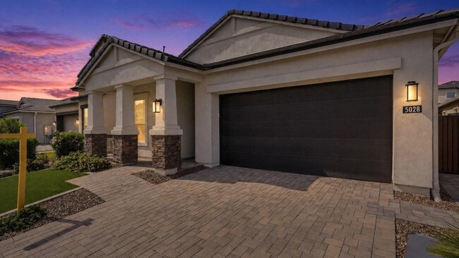 Building Photo - 5028 E Shady Glen Ave