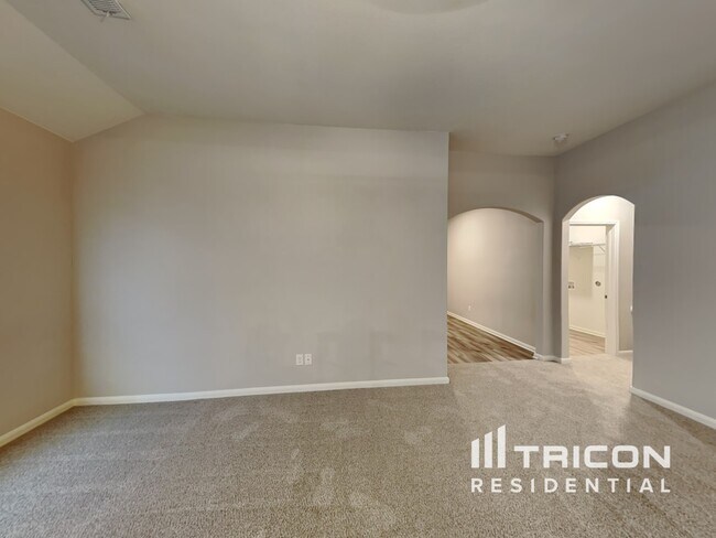 Photo - 733 Clark Dr