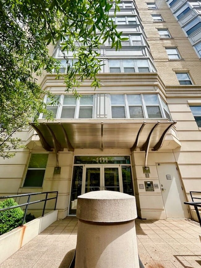 Building Photo - Welcome to this 2BD/2BA home at The Eleven with a BALCONY - GARAGE PARKING - 1 STORAGE Unit 708