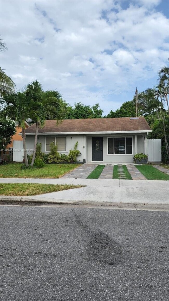 Building Photo - 625 Royal Palm Dr Rental