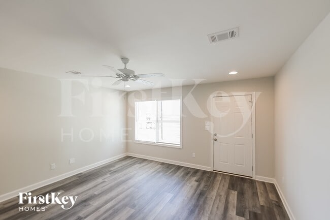 Photo - 6017 73rd E Pl