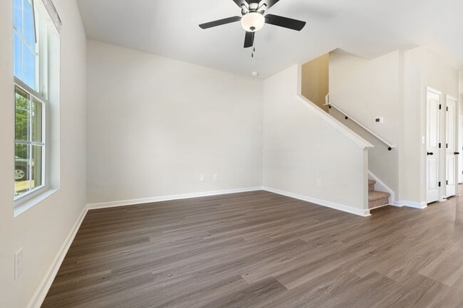 Photo - 177 Seville Wy