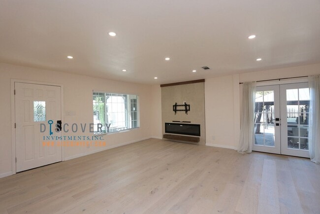 Photo - Your Ideal Modern Retreat with Enclosed Yard