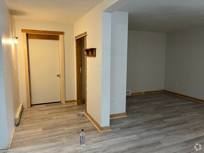 Building Photo - 200 S Sharp Ave Rental