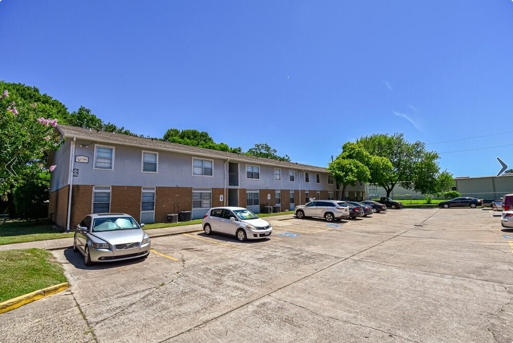 Photo - 5360 E 5th St