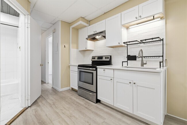 Photo - 80 E 24th St