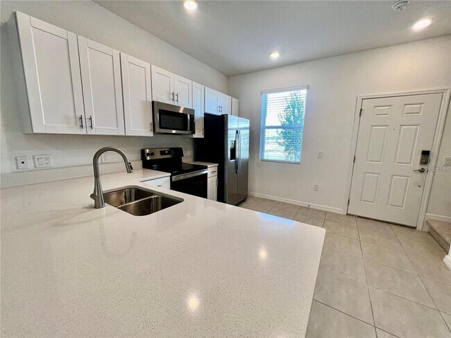 Photo - 2008 Viewfinder St