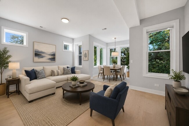 Photo - 2442 W Wilson Ave Unit 3