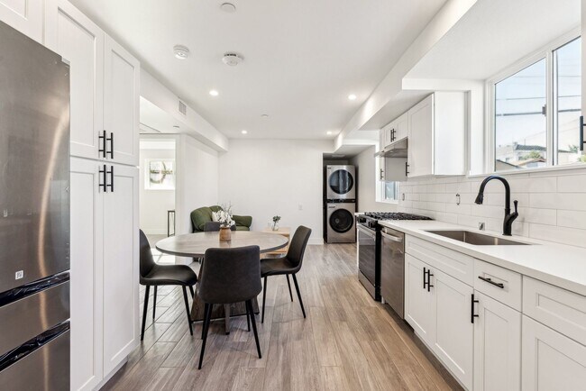 416 N La Fayette Park Pl