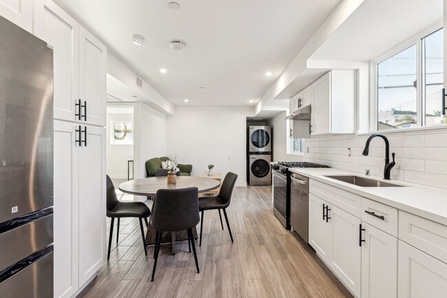 Photo - 416 N La Fayette Park Pl