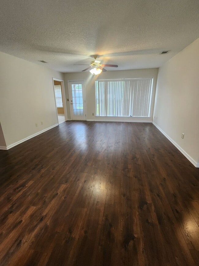 24 Idus Ln