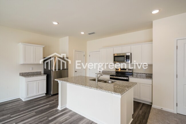 Photo - 153 Snowdrop Ave