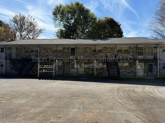 Building Photo - 3216 Garden Dr Unit 4