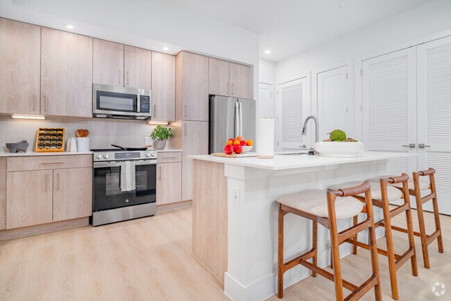 Building Photo - Caroline at Brooks