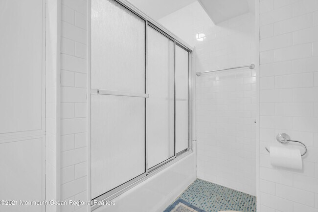 Photo - 45 Roslyn Ct House