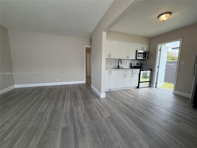 Photo - 2300 Douglas St Unit 5