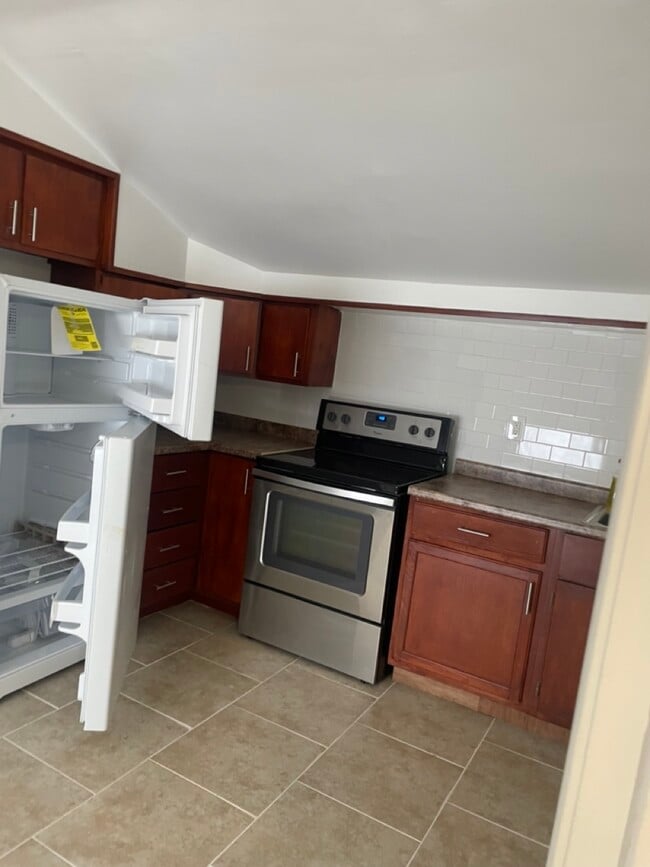 Building Photo - 404 W Clinton St Rental