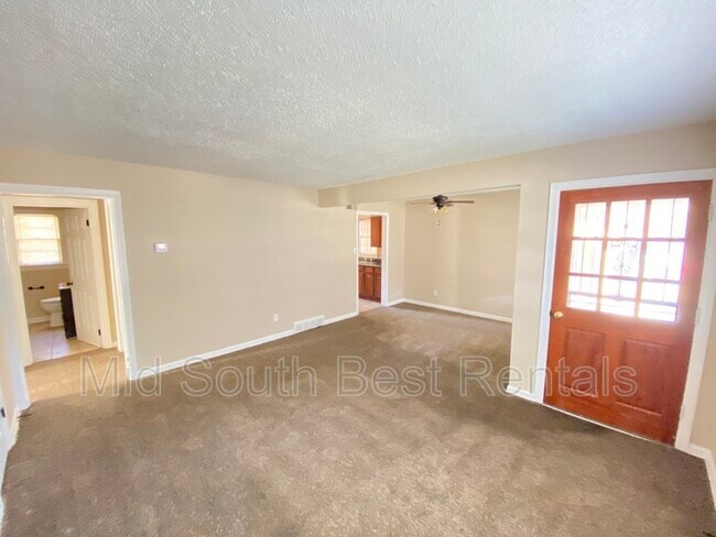 Photo - 3275 Aden St