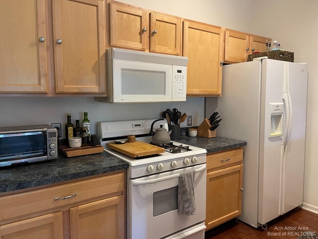Photo - 1085 Joyce Ln