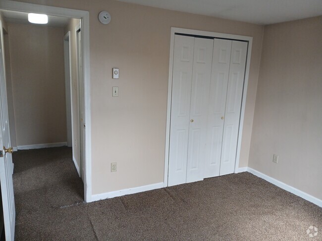 Building Photo - 1106 Hazel Dr Rental