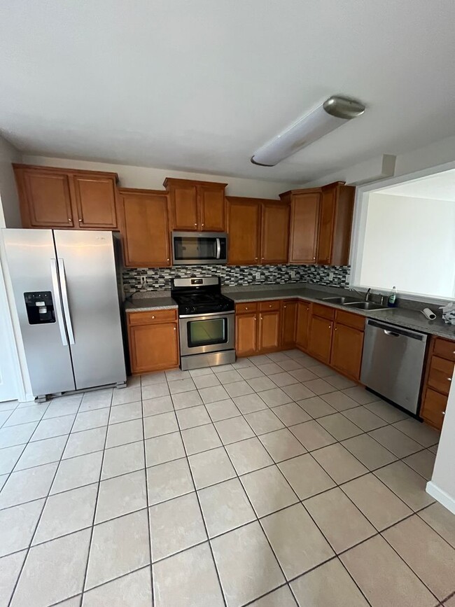 Photo - Newly Renovated 3 Bed 2.5 Bath Townhouse in Wexford available NOW!