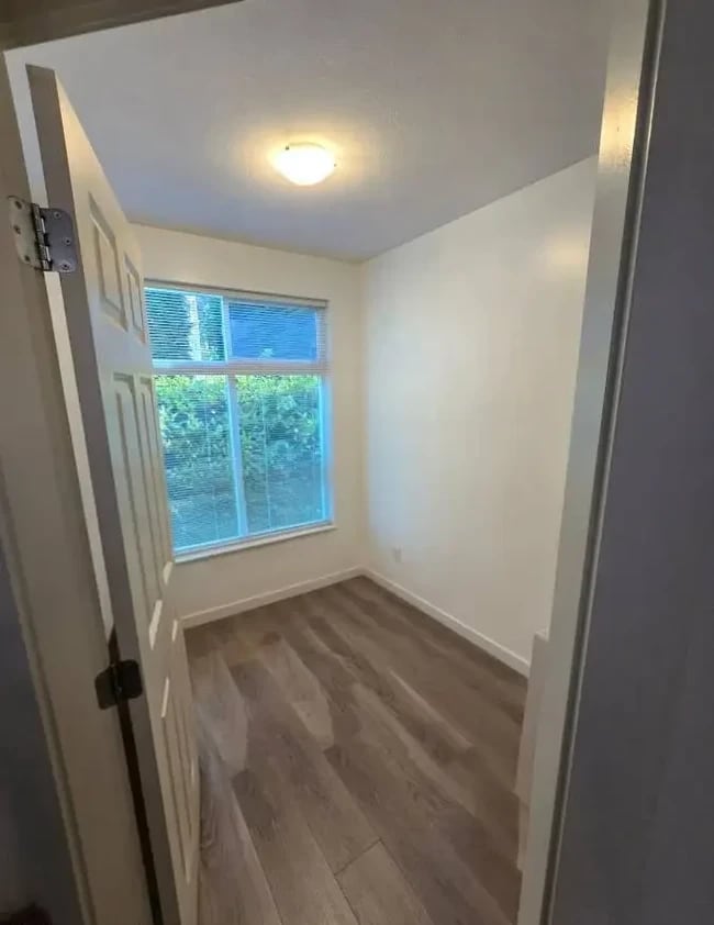 10237 133 St Unit 1 Bedroom + Den Ground Floor Apartment