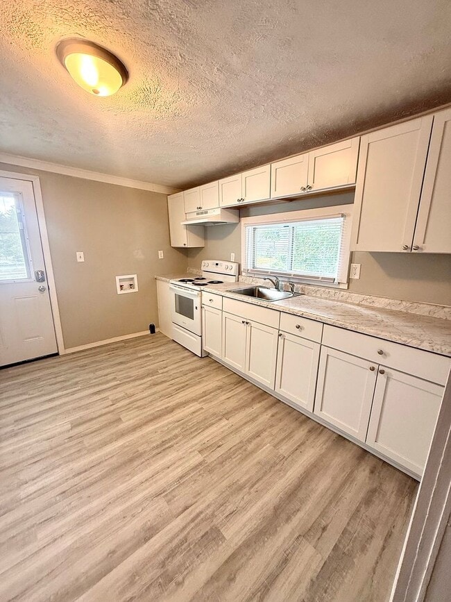 Building Photo - 301 E Memorial Dr Unit 301