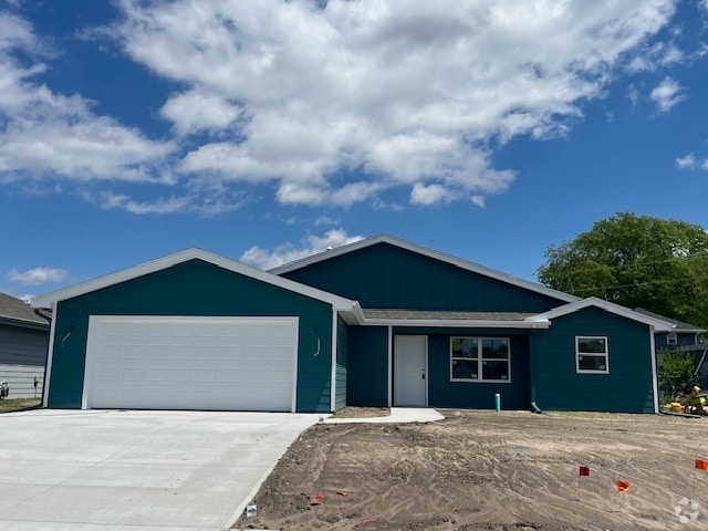Building Photo - 1221 S Valley View St Rental