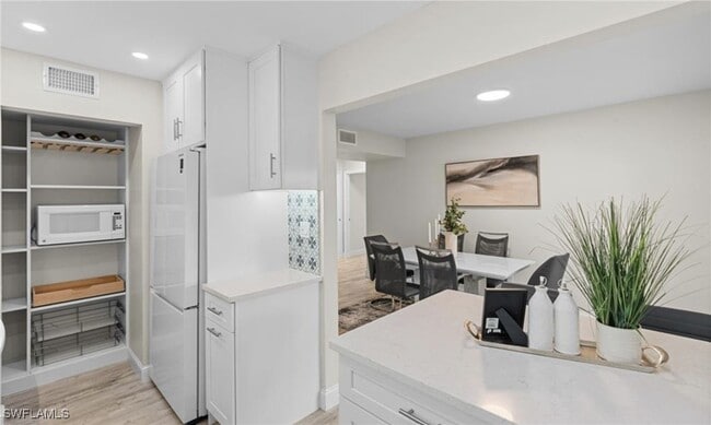 Photo - 788 Park Shore Dr Unidad F17