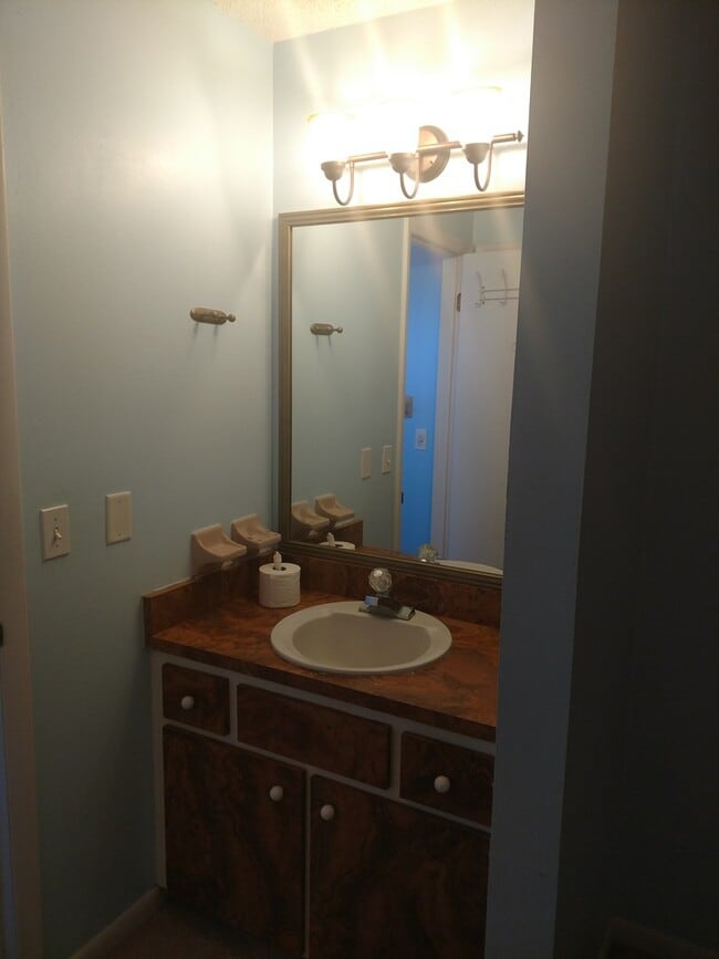 Photo - 3/2 in Westwood!