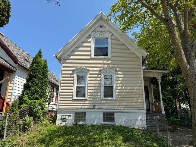 Building Photo - 2564 N 15th St