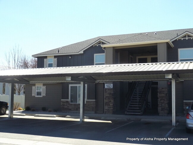 Building Photo - 1023 W Pine Ave