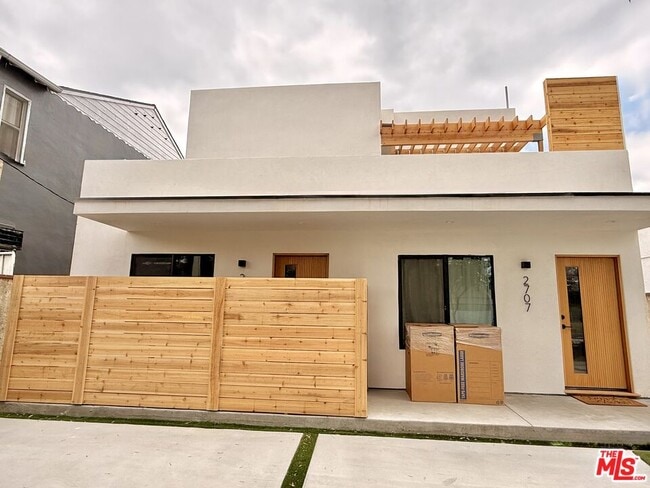 Photo - 2705 Benedict St