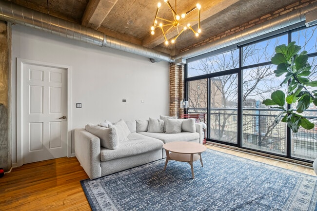 Photo - 6135 N Broadway Unit 300