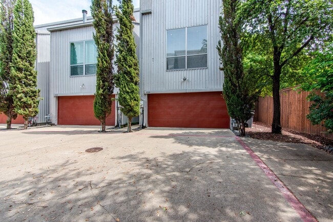 Photo - Stunning Contemporary 3-Story 3/2/2 Townho...