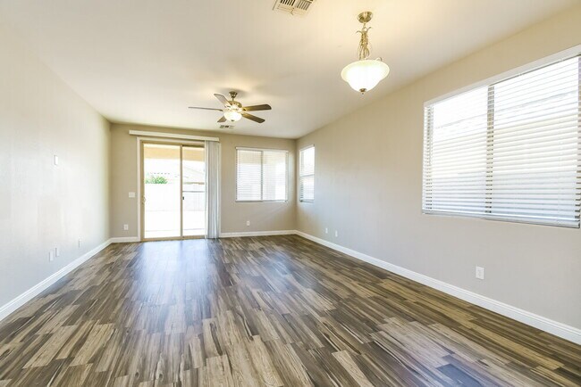 Photo - 1700 W Loemann Dr