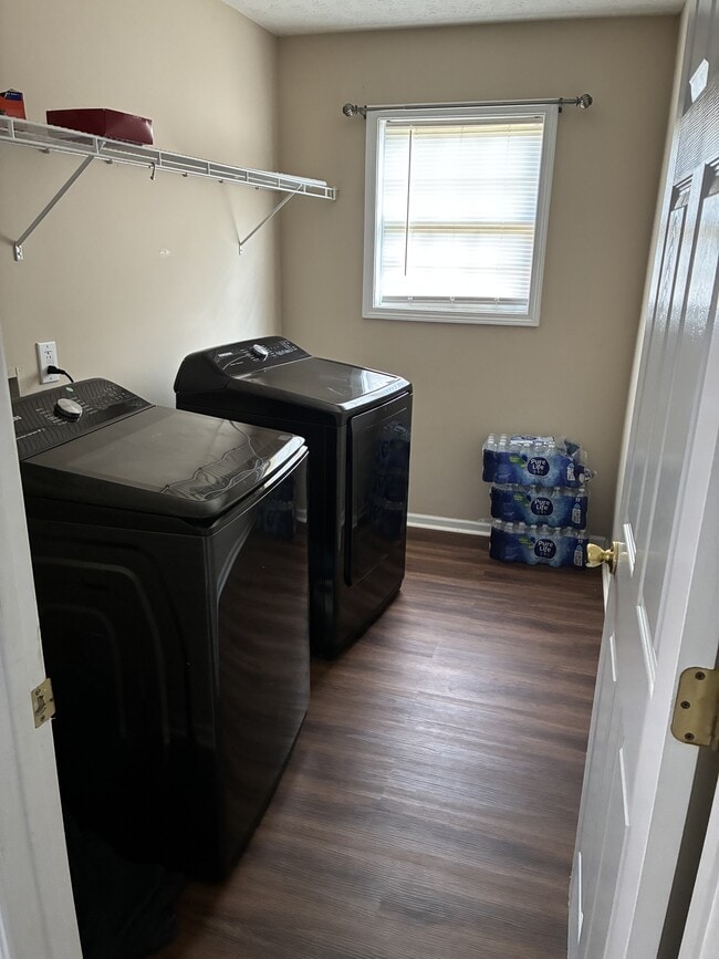 Photo - 233 Cobblestone Ln