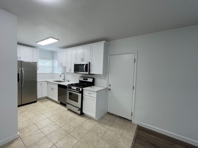Building Photo - 4962 S Centinela Ave Unit 4962½ Rental