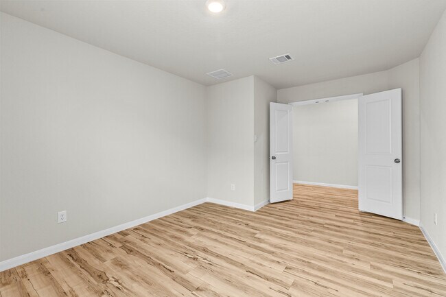 Photo - 15011 Maskette Ave