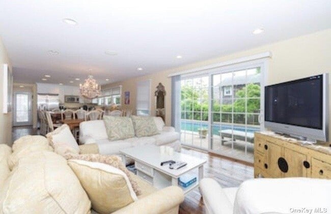 Photo - 748 Ocean Breeze Walk