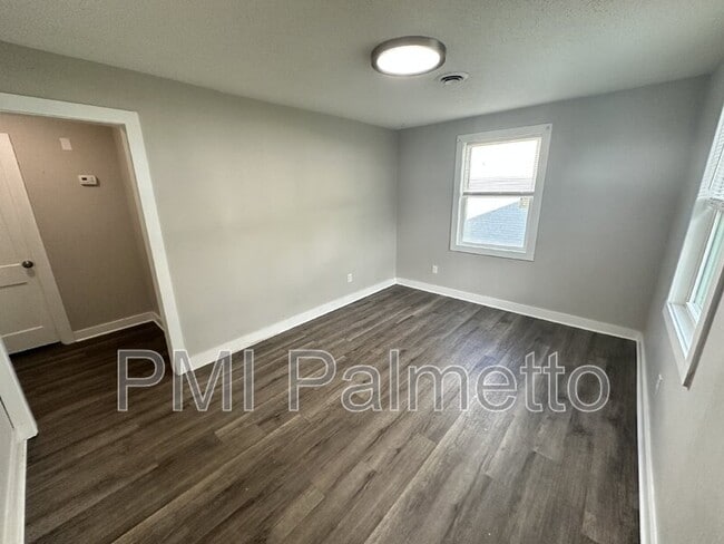 Photo - 530 Jasper St