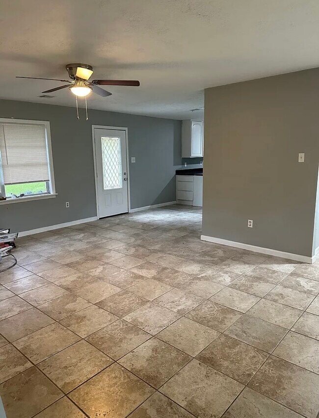 Photo - 611 N Shady Ln