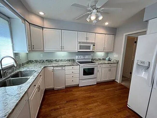 Photo - 4-bedroom 3 bath home in Saint joseph