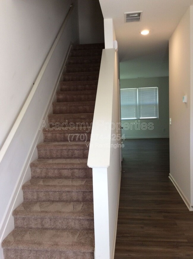 Photo - 3075 Tarian Way