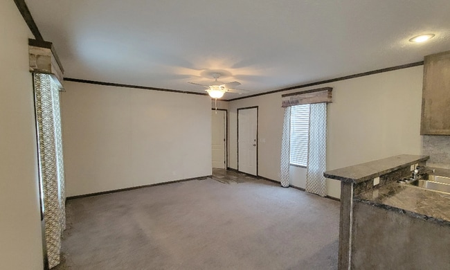 Photo - 900 Willow Ln