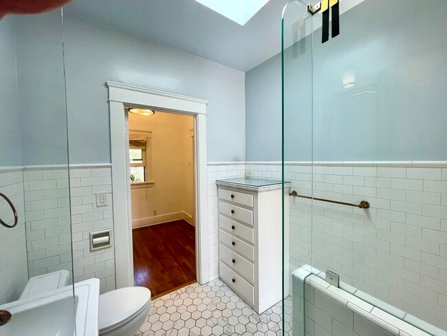 Photo - 3218 E 2nd St Unidad 3218 Upper