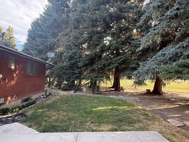 Photo - Beautiful home, large shade trees, walk to the lake, minutes to ski resorts