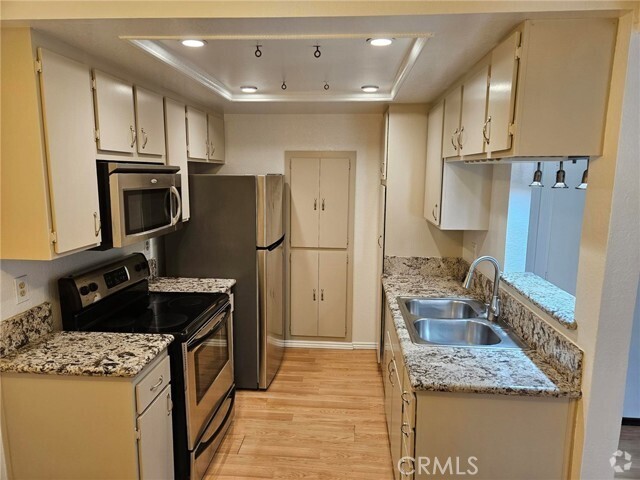 Building Photo - 20702 El Toro Rd Unit 20 Rental